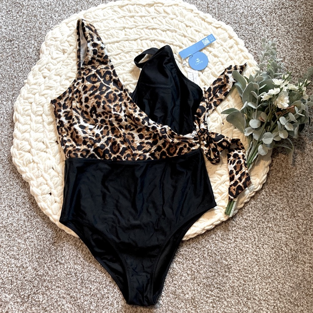 NWT Cupshe one piece leopard swimsuit